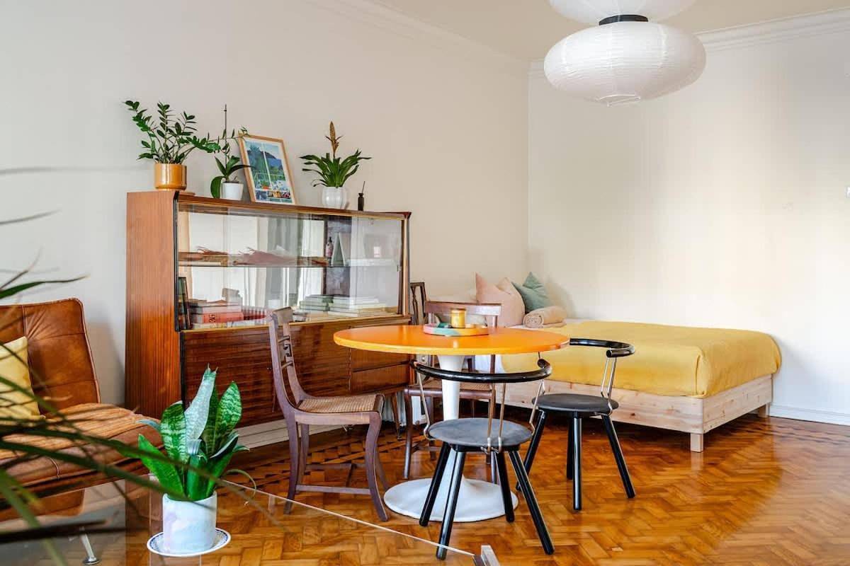 Apartamento inteiro, Big Studio apartment with a terrace in Almada, Halbinsel von Setúbal