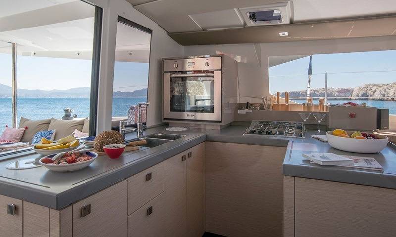 Bateau pour 8 personnes dans Port Pin Rolland - 2