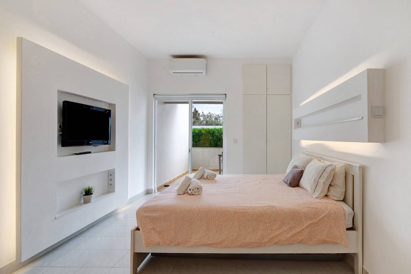 Appartement entier, Appartement 'Peixe and Barco Studio's' avec piscine partagée, Wi-Fi et climatisation in Vilamoura, Quarteira