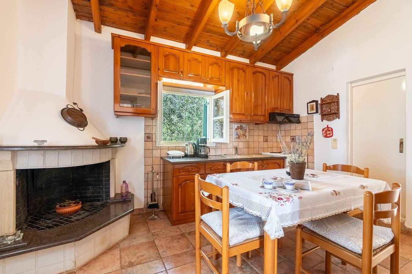Holiday Home 'Oldstone Cottage' with Sea View, Private Terrace and Wi-Fi in Corfu