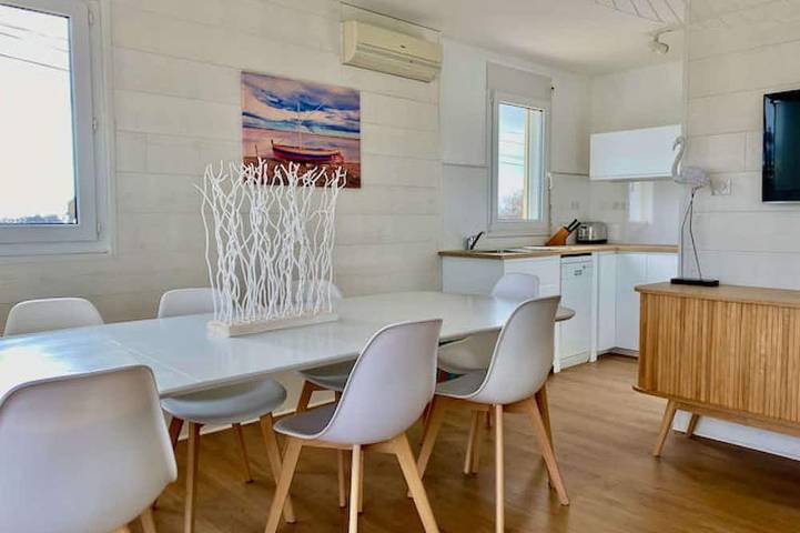 Chalet pour 10 personnes, avec Jacuzzi ainsi que Terrasse et Jardin à Gruissan Plage