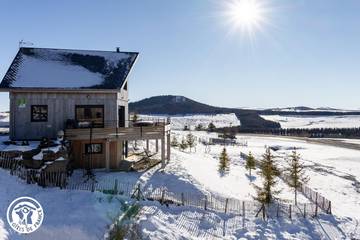 Gîte pour 10 personnes, avec jardin ainsi que sauna et jacuzzi à Besse-et-Saint-Anastaise
