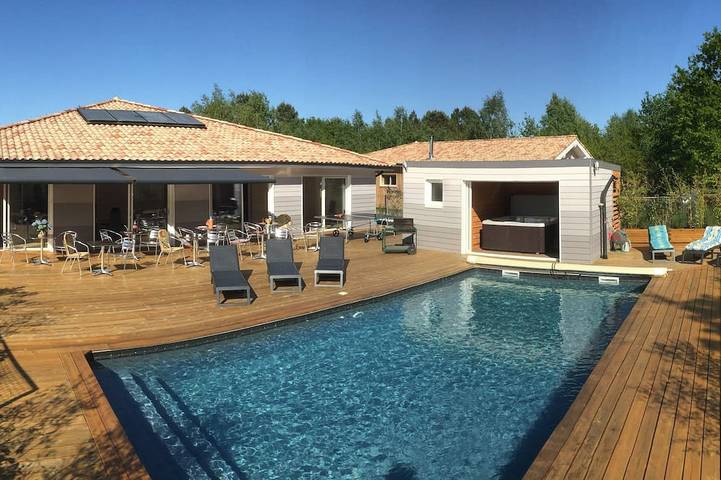 Ferienhaus für 16 Personen, mit Terrasse und Whirlpool in Grayan-et-l'Hôpital