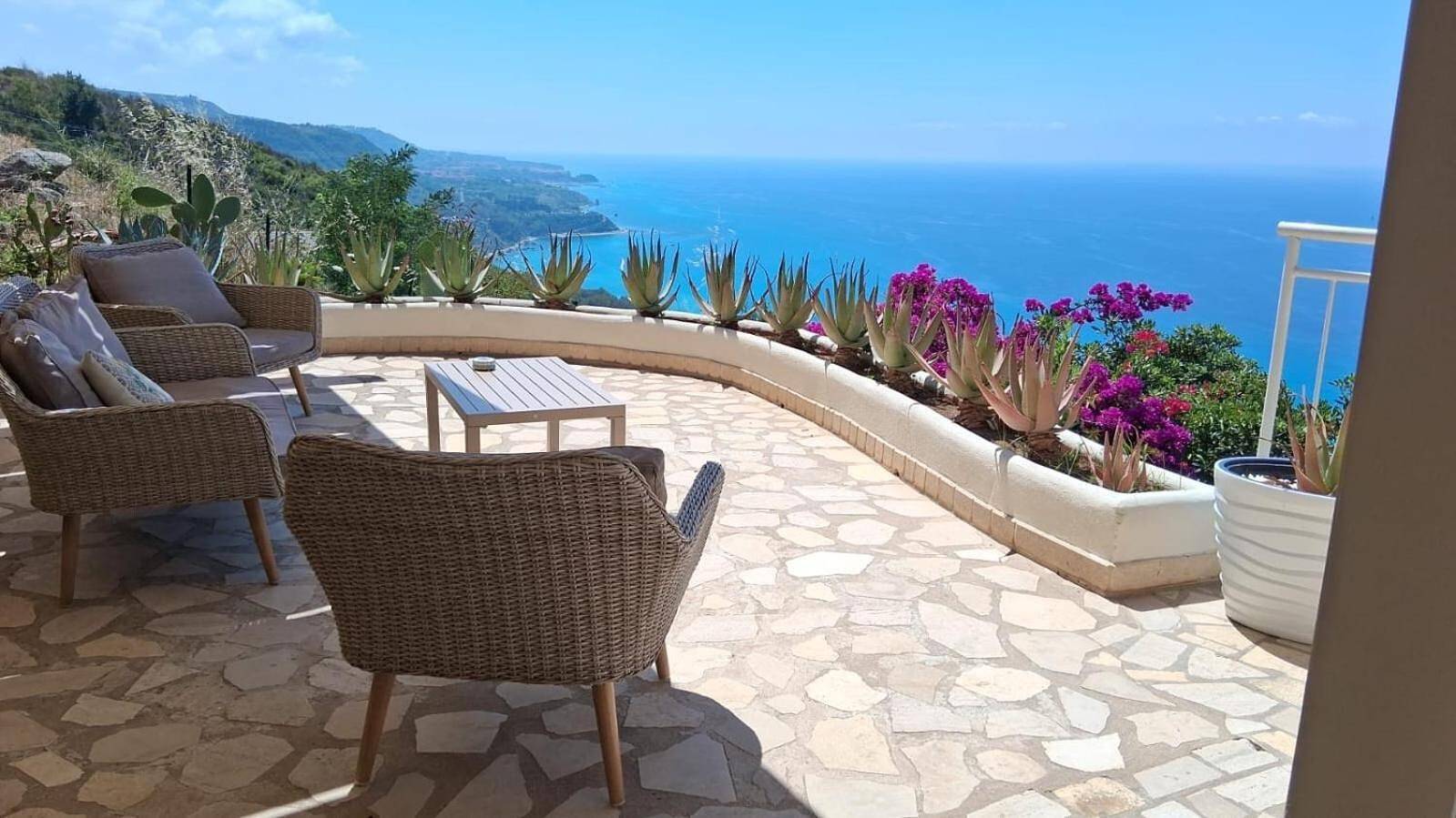Villa „Infinity“ mit Pool, Meerblick, Wlan und Klimaanlage in Zambrone, Vibo Valentia Provinz