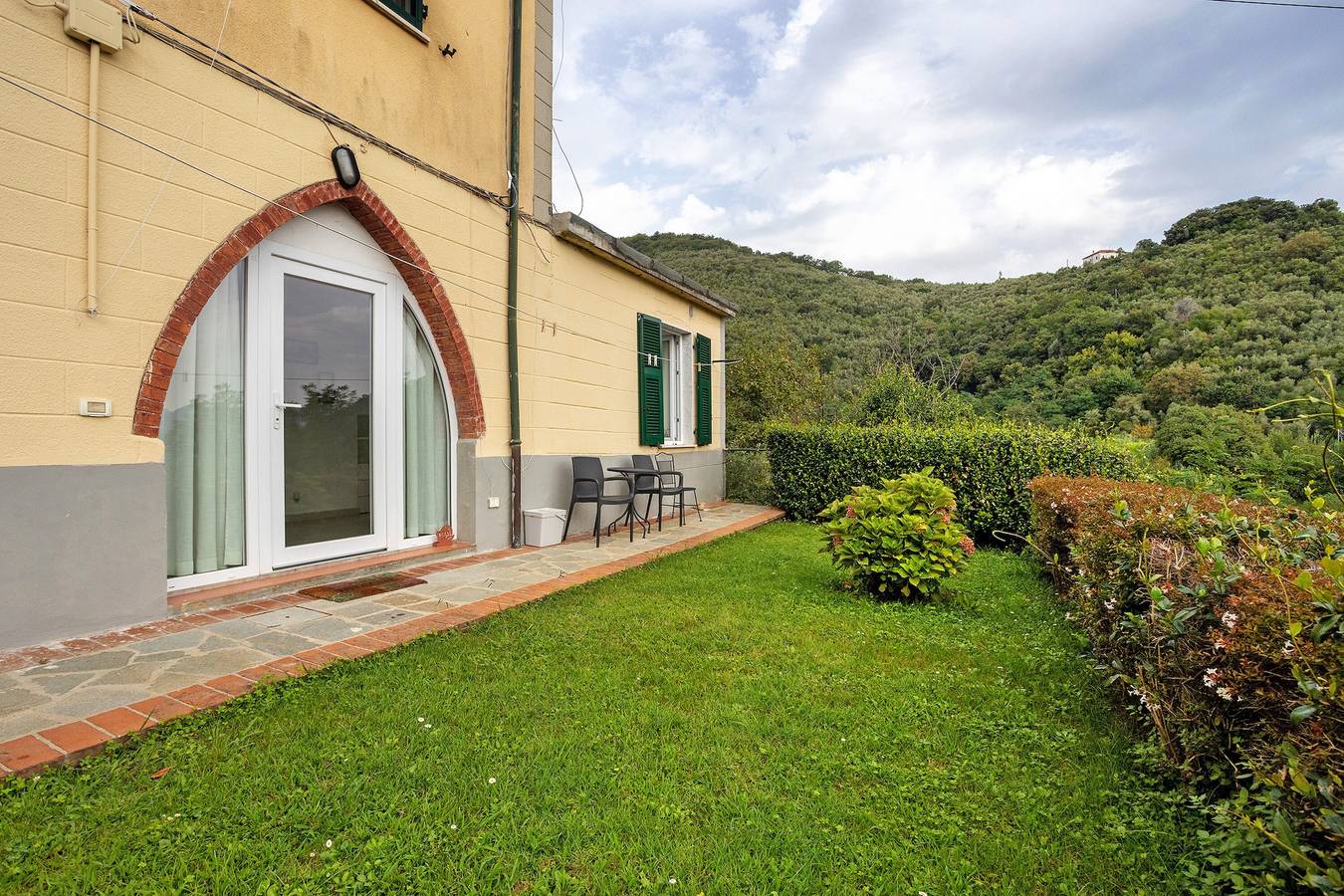 Appartamento intero, Appartamento 'Montemare' con Giardino Privato, Wi-Fi e Aria Condizionata in Ameglia, Comune di Ameglia