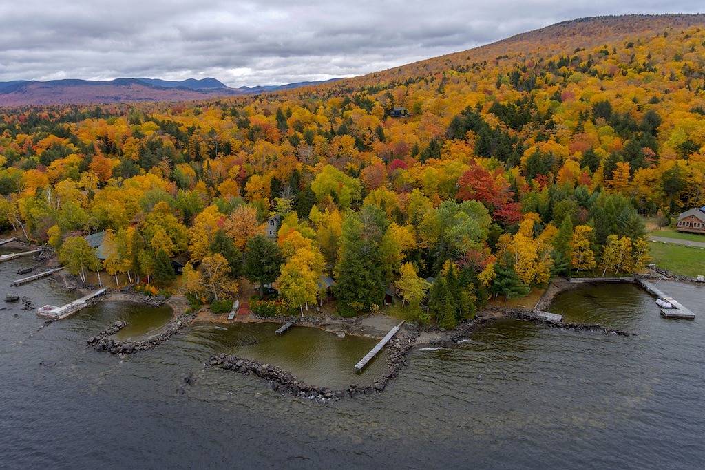 Gemütliches Cottage am See mit Dock, Blick auf die Berge, ruhige Lage und vieles mehr! in Moosehead Lake