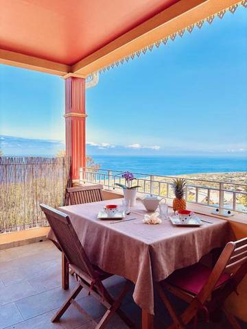 Gîte pour 4 personnes, avec jacuzzi et piscine ainsi que bassin pour enfant et jardin à Saint-Leu