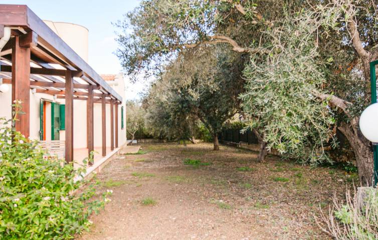 Beachside Retreat with AC, Parking, and Terrace in Spiaggia Santa Maria del Focallo, Pozzallo