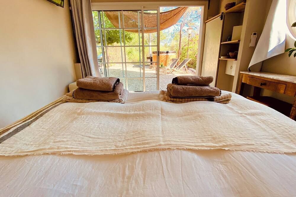 Cabanon Tihou private Nordic bath swimming pool in Le Beausset, Region de Toulon