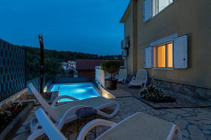 Ferienwohnung für 6 Personen, mit Balkon/Terrasse und Pool in Trogir
