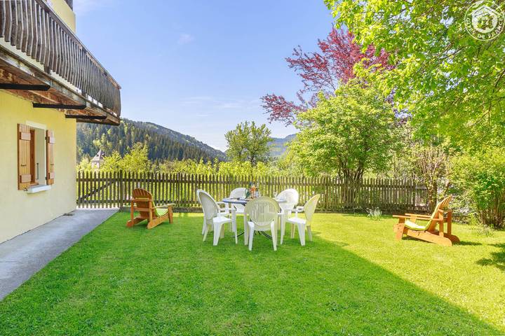 Gîte pour 6 personnes, avec jardin à Flumet - 2