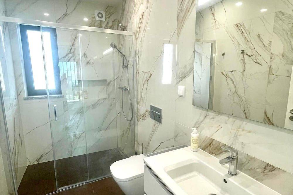 Casa Iroko: Modern villa, private pool, 4 bedrooms, landscape garden, quiet area in Caldas da Rainha, Leiria District
