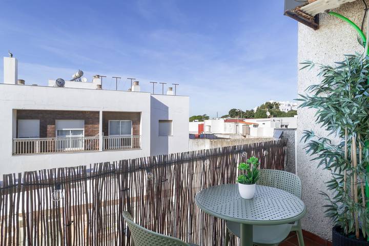 Entire studio, 'San Mateo Loft' Studio with Communal Pool, Wi-Fi, and Air Conditioning in Playa de Los Lances, Tarifa