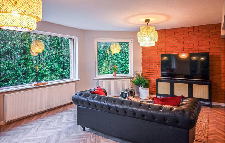 Apartament wakacyjny dla 8 osób, z sauna i taras oraz widok na jezioro, zwierzęta dozwolone w Stężyca