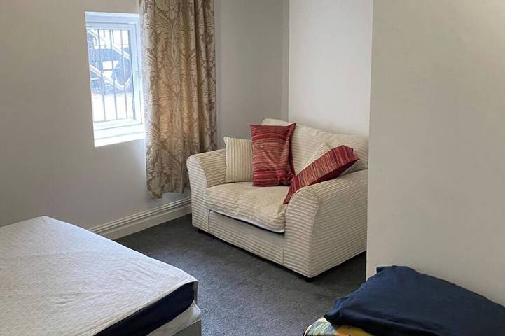 6 Bed - 5 Bath - Sleeps 6 - Free Parking in Bolton, Greater Manchester