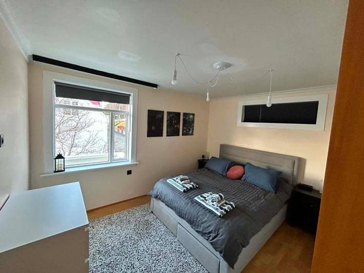 Ganze Wohnung, Schickes Reihenhaus mit Ausblick, Teleskop, Balkon, Grill in Siglufjörður, Fjallabyggd