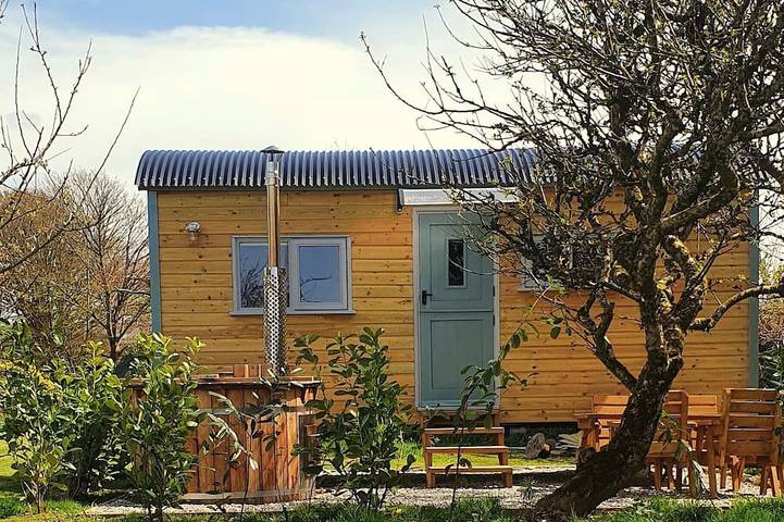 Holiday rental for 2 people, with Hot tub and Terrace as well as Garden in Camelford