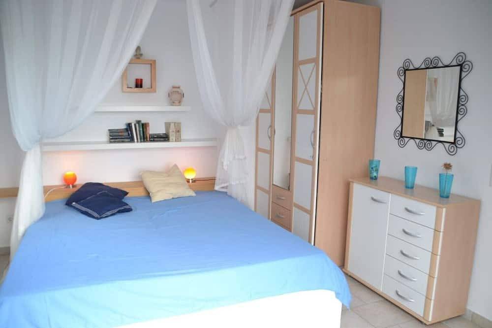 Appartement entier, Maison de vacances moderne, très calme, entourée d'oliveraies sur une colline in Région de Messenia