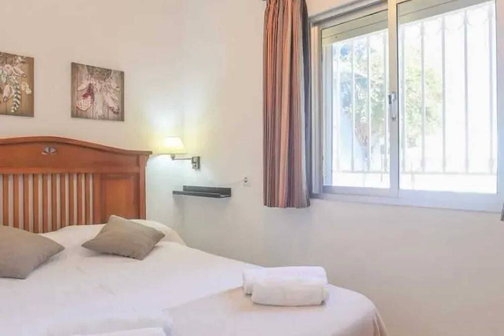 Homerez - Spacious Villa in Guillena with Garden and Private Pool in Guillena, Sevilla Province