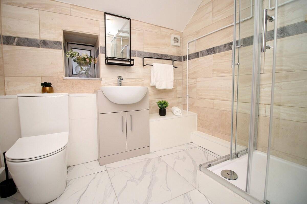 Appartement de vacances entier, 5 Bed House - Sleeps 16 - Parking - Wifi in Swansea, Région de Swansea