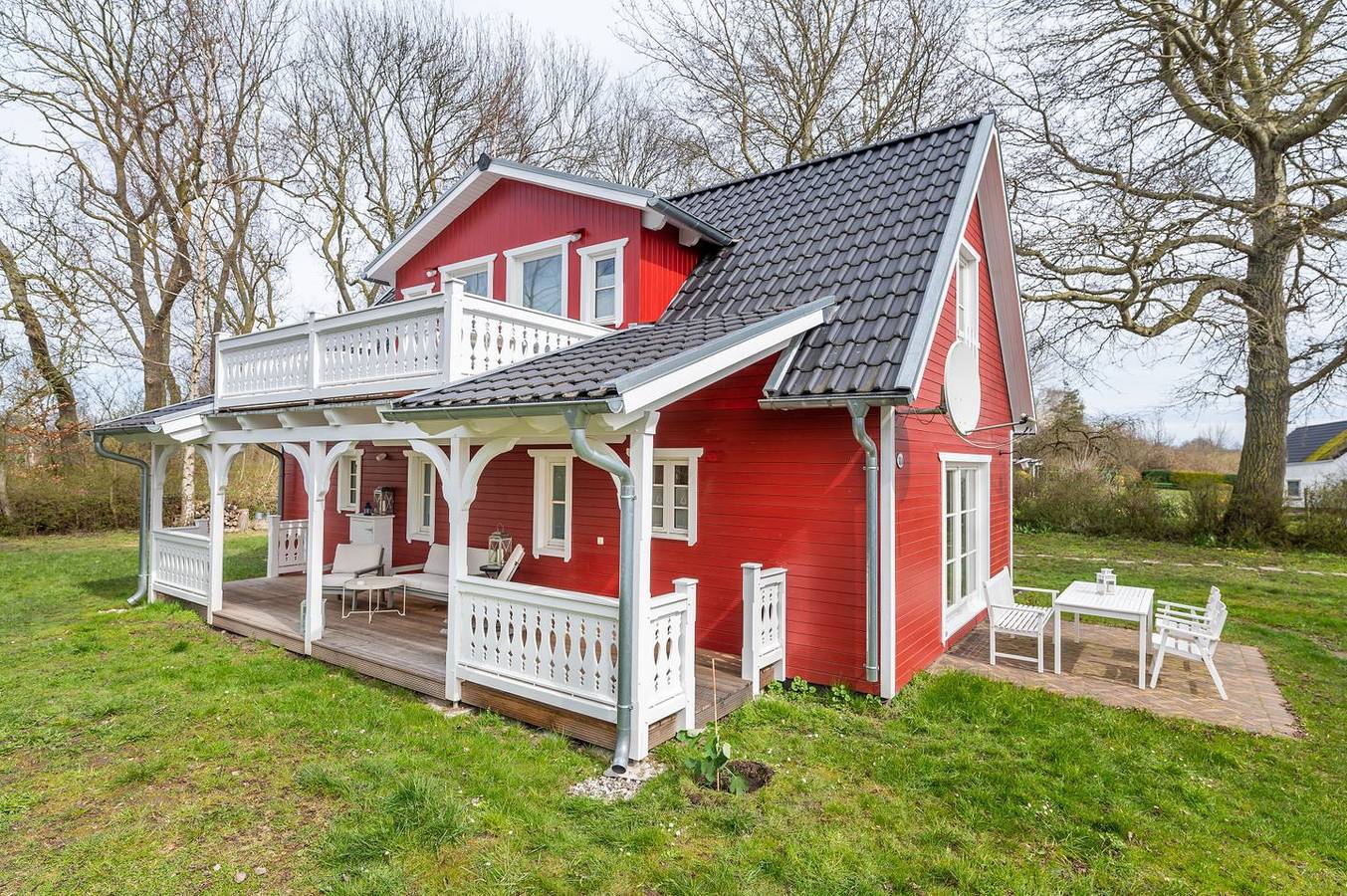 Idyllische Doppelhaushälfte mit Terrasse und riesigem Garten, nahe Strand in Altenkirchen, Rügen