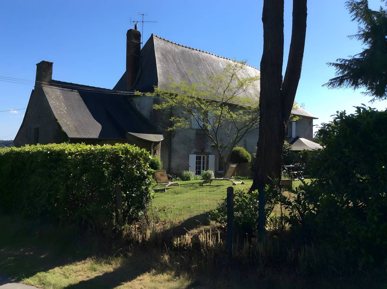 Appartement entier, Appartement « Dans Manoir du Xvii e » avec jardin privé et Wi-Fi in Pluherlin, Région de Vannes