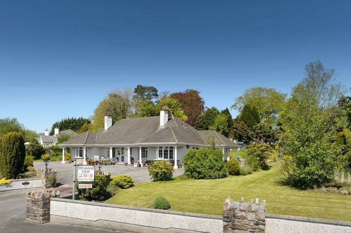 Holiday letting for 3 people, with Terrace and Garden as well as View in Kilkenny