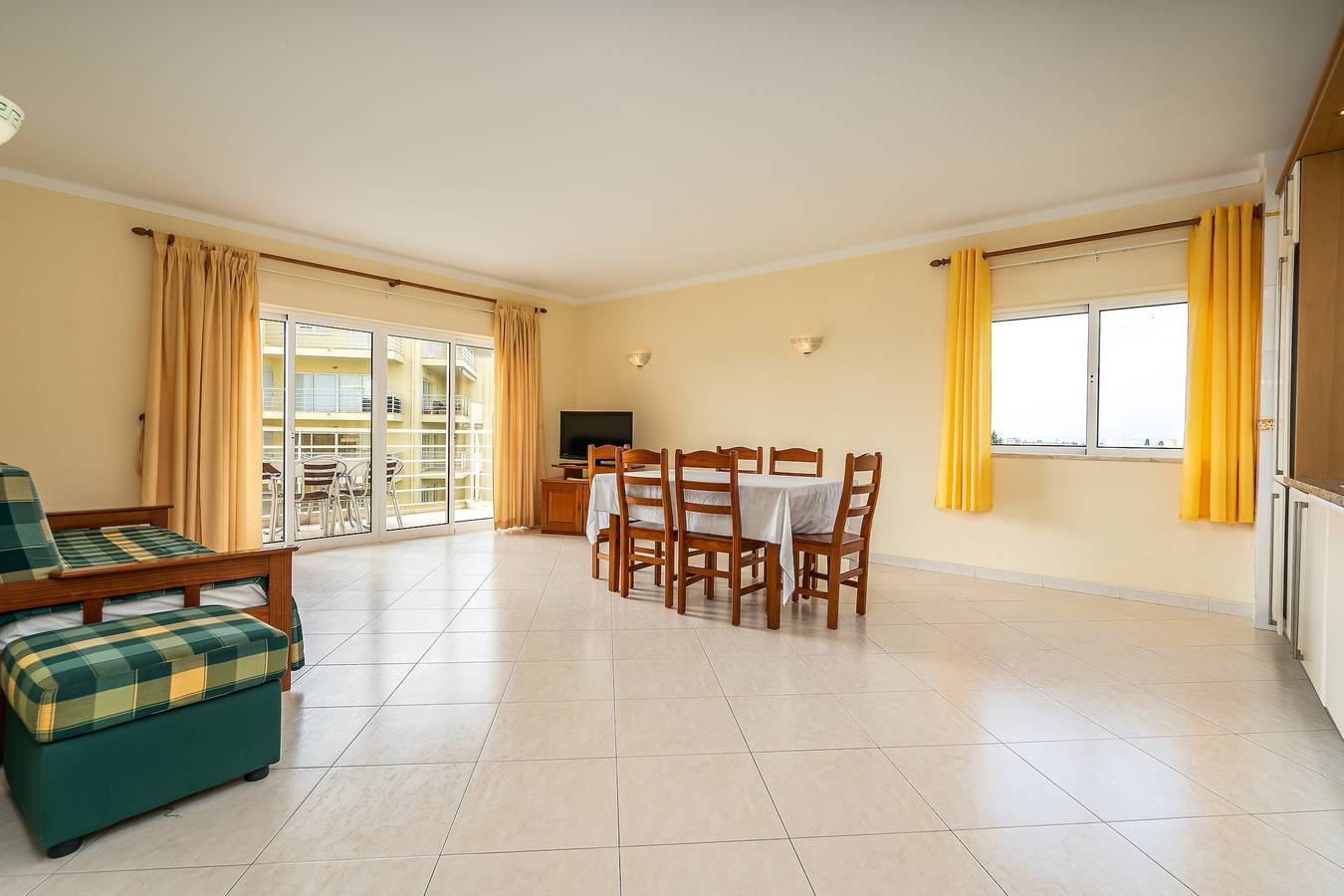 Apartamento entero, Apartamento 'Marachique 205' con vistas al mar, piscina compartida y jardín compartido in Alvor, Distrito de Faro
