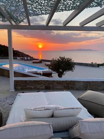Cottage pour 2 personnes, avec jacuzzi ainsi que piscine et jardin dans Syros