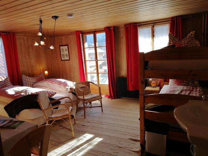 Chambre d’hôte pour 4 personnes, avec vue ainsi que terrasse et jardin, animaux acceptés à Château-d' Œx - 2