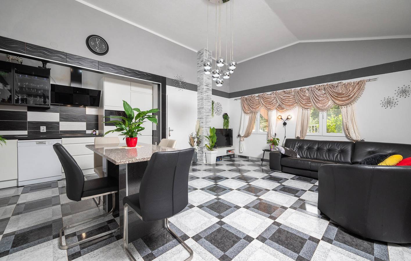 Ganze Ferienwohnung, Gemütliche 2-Zimmer-Wohnung mit WLAN und Terrasse, in der Nähe des Stadtzentrums von Sisan in Sisan, Südküste Istrien