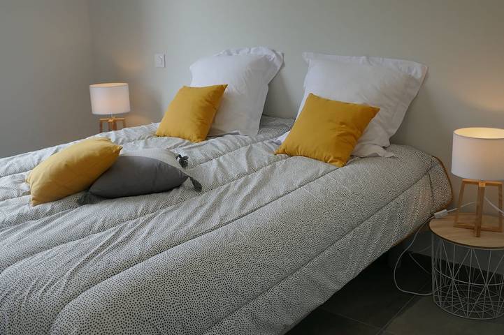 Location de vacances pour 5 personnes, avec jardin et terrasse à Genêts - 2