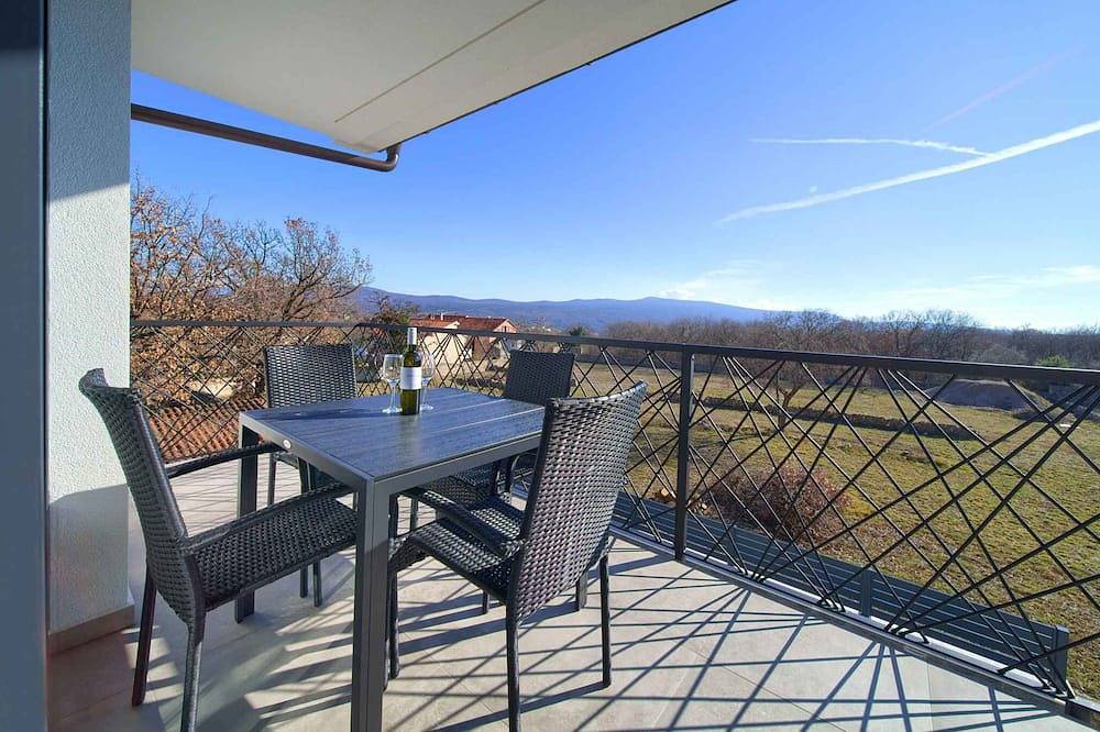 Entire apartment, Holiday Apartment Luxurious Relaxation – Mirna with Pool in Krk Town, Krk