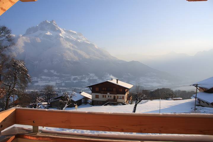 Ganze Wohnung, Ferienwohnung 'T3 - Le Miroir Du Mont Blanc' mit Seeblick, Balkon und WLAN in Sallanches, Pays du Mont-Blanc