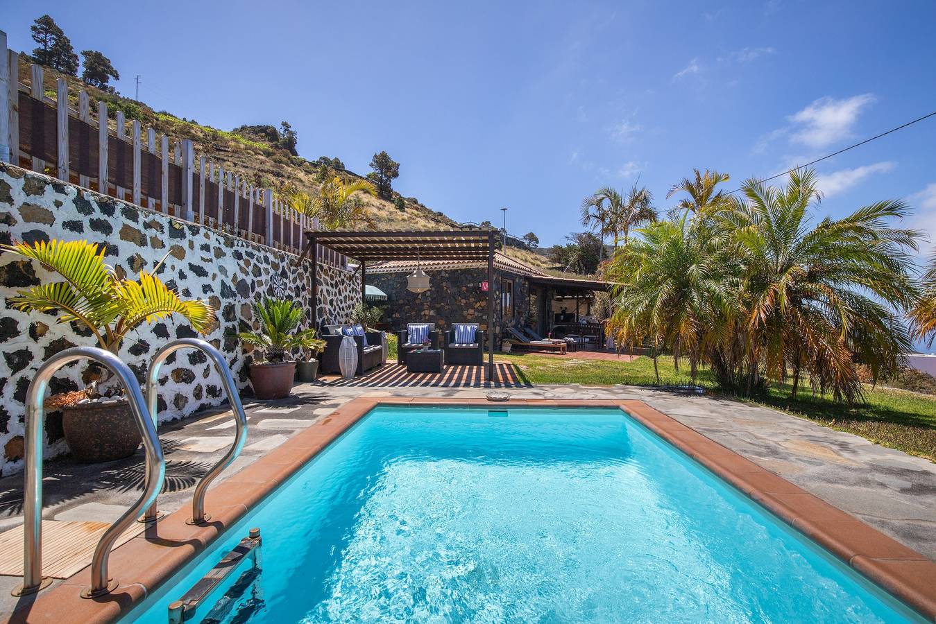 Apartamento entero, Apartamento 'Casa' con vistas al mar, Wi-Fi y aire acondicionado in Fuencaliente de La Palma, La Palma Sur