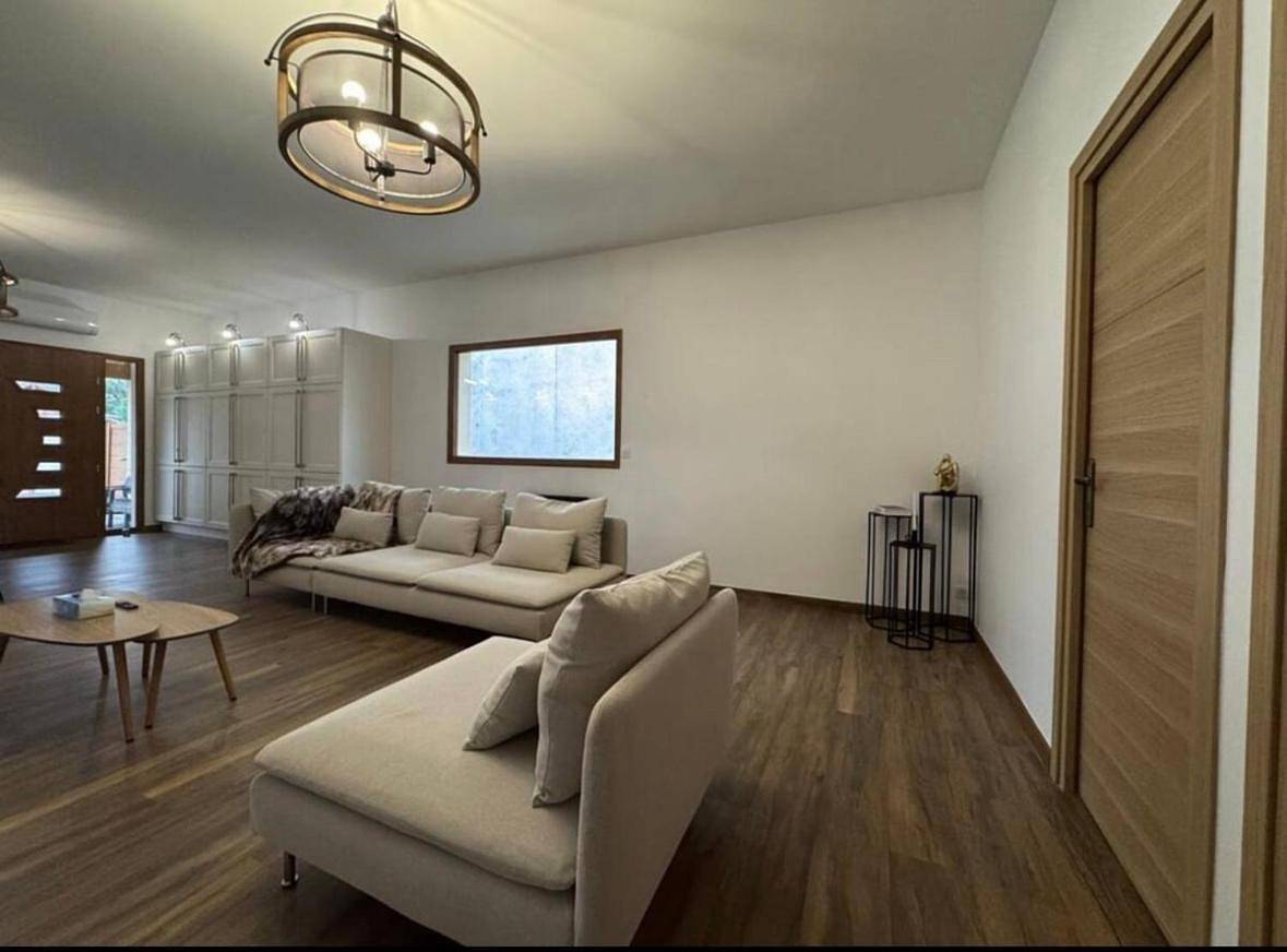 Maison spacieuse avec cour privée a 10 min Disney in Montévrain, Seine-et-Marne