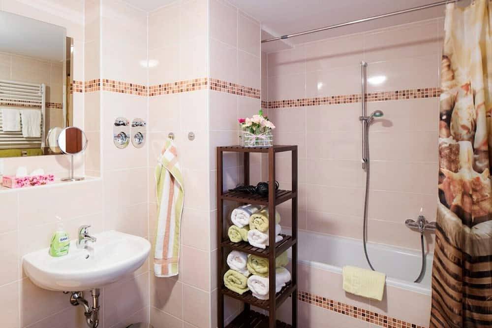 Ganze Wohnung, Ferienwohnung Wilde Rose im Gästehaus Bergvilla in Caputh, Schwielowsee