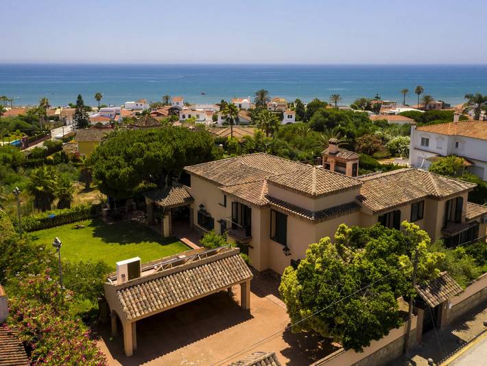 Villa voor 16 personen, with Balkon and Terras as well as Tuin in Elviria