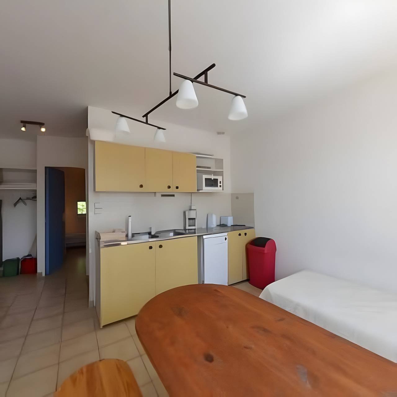 Apartamento entero, Gîte Robert Delaunay con Wi-Fi en Vallon-Pont-d'Arc in Vallon-Pont-d'Arc, Gorges de l’Ardèche