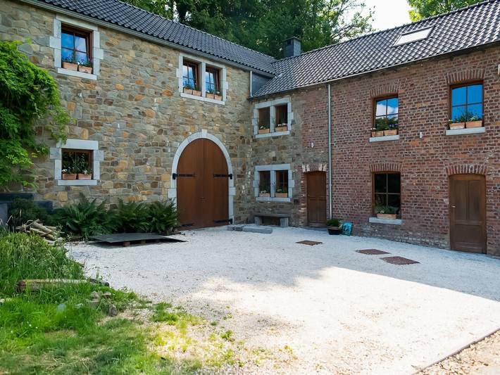 Location de vacances pour 9 personnes, avec Terrasse et Jardin ainsi que Piscine et Sauna à Verviers