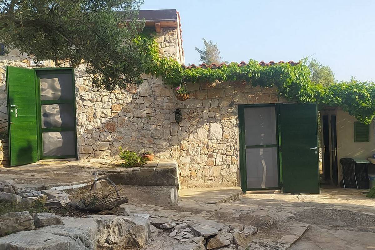 One bedroom house with terrace and sea view Milna, Brač K-12229 in Milna, Brac