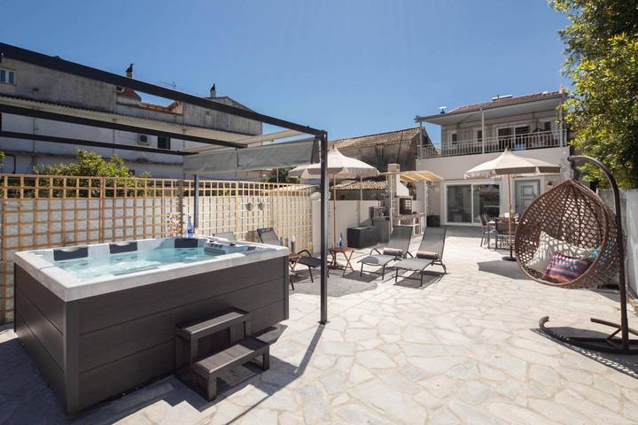 Villa pour 7 personnes, avec Balcon et Jacuzzi ainsi que Jardin et Sauna