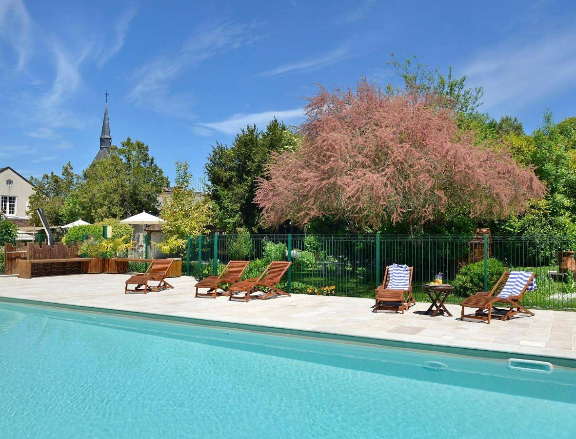 Logis Hôtel Auberge Du Centre Châteaux de la Loire in Chitenay, Région de Blois