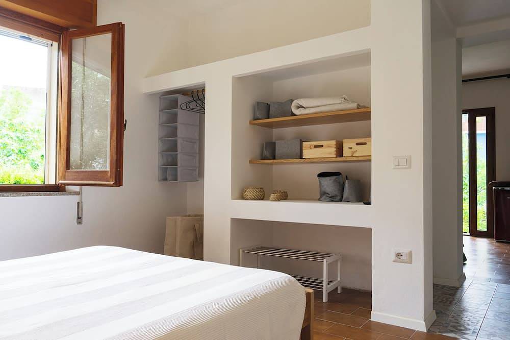 Villa Ines: Family-Friendly Apartments with Private Garden & Parking in Teulada, Cagliari e Dintorni