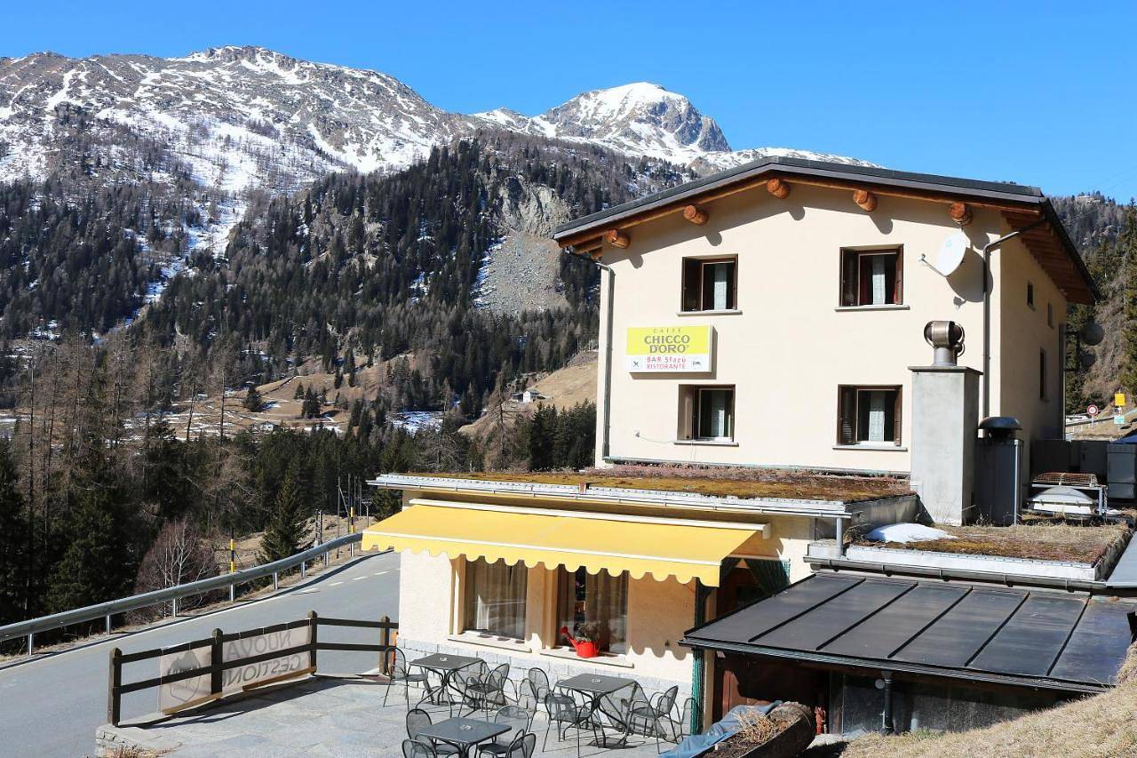 Twin Room with Private Bathroom in Poschiavo, Livigno Alpen
