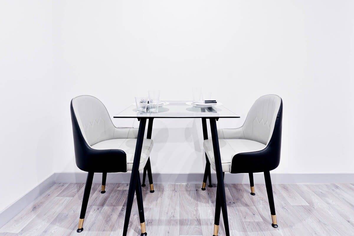 Entire apartment, Sleek 1Br Apartment Near Wolverhampton Centre in Wolverhampton, Birmingham Area