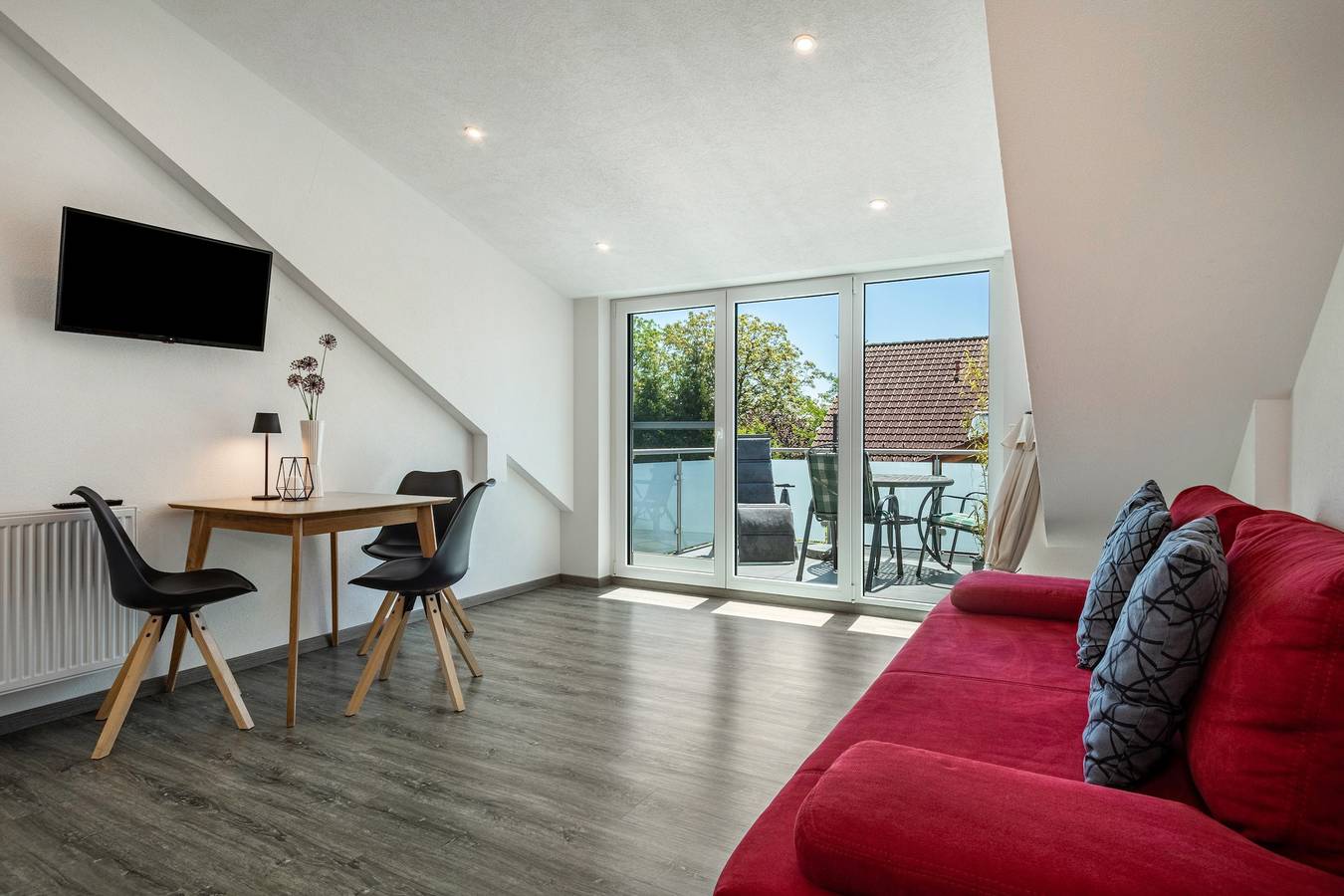 Ganze Wohnung, Lichtdurchflutete Ferienwohnung "Haus Sohl 1" in der Nähe von Zentrum und Bodensee in Friedrichshafen, Region Bodensee-Oberschwaben