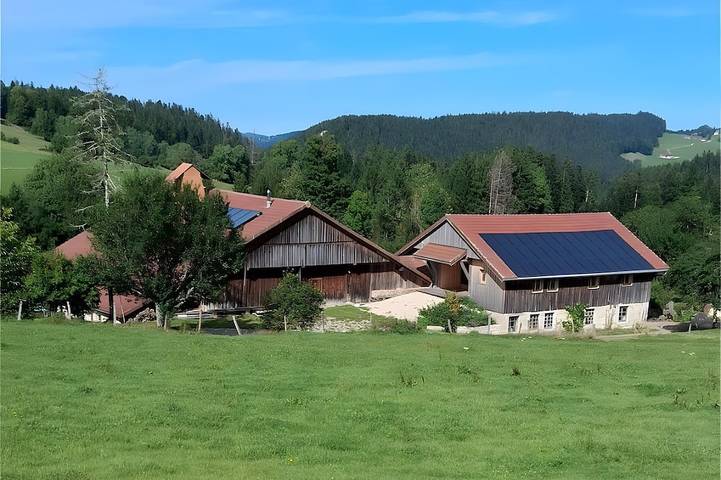 Location de vacances pour 12 personnes, avec jardin à Grand'Combe-Châteleu