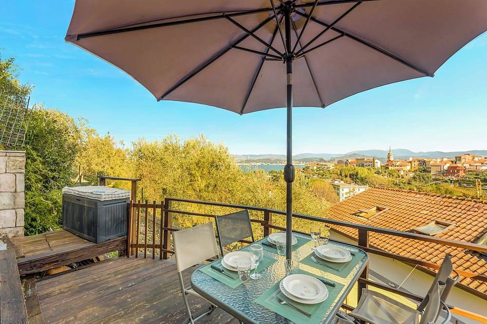 Entire apartment, Vacation House With Sea View in the Cinque Terre 200 m from the sea. Alba Marina in La Spezia, Riviera di Levante