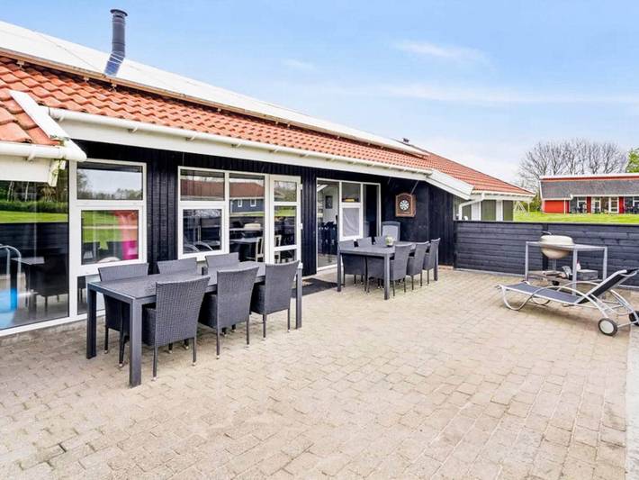 Ferienhaus für 12 Personen, mit Whirlpool und Terrasse sowie Garten und Pool in Nordborg - 4